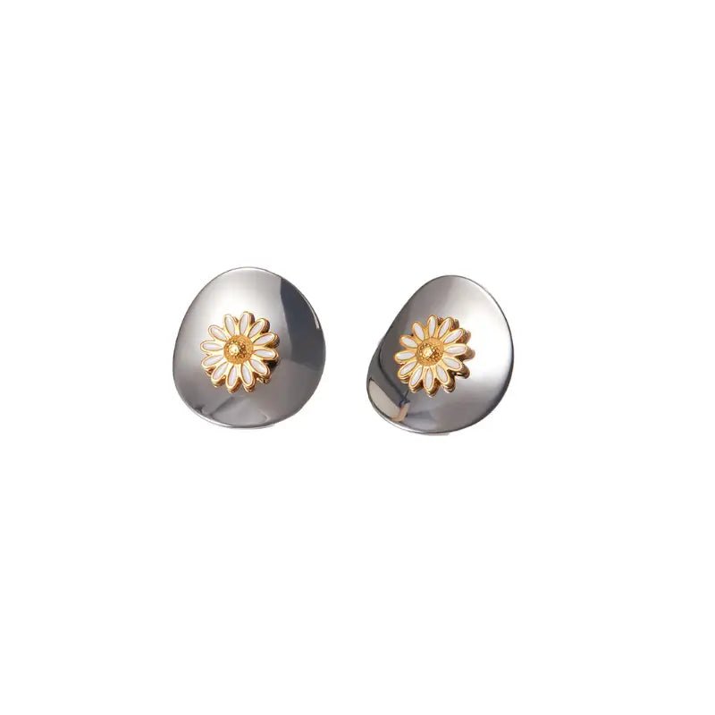 Daisy Silver Sunbeam Stud Earrings - Image 3