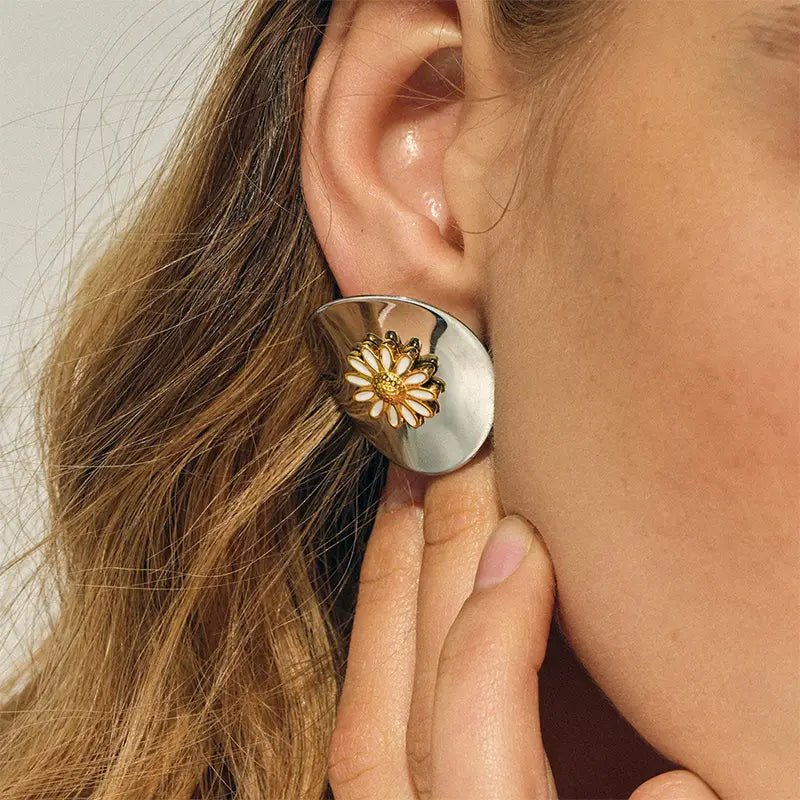 Daisy Silver Sunbeam Stud Earrings - Image 2