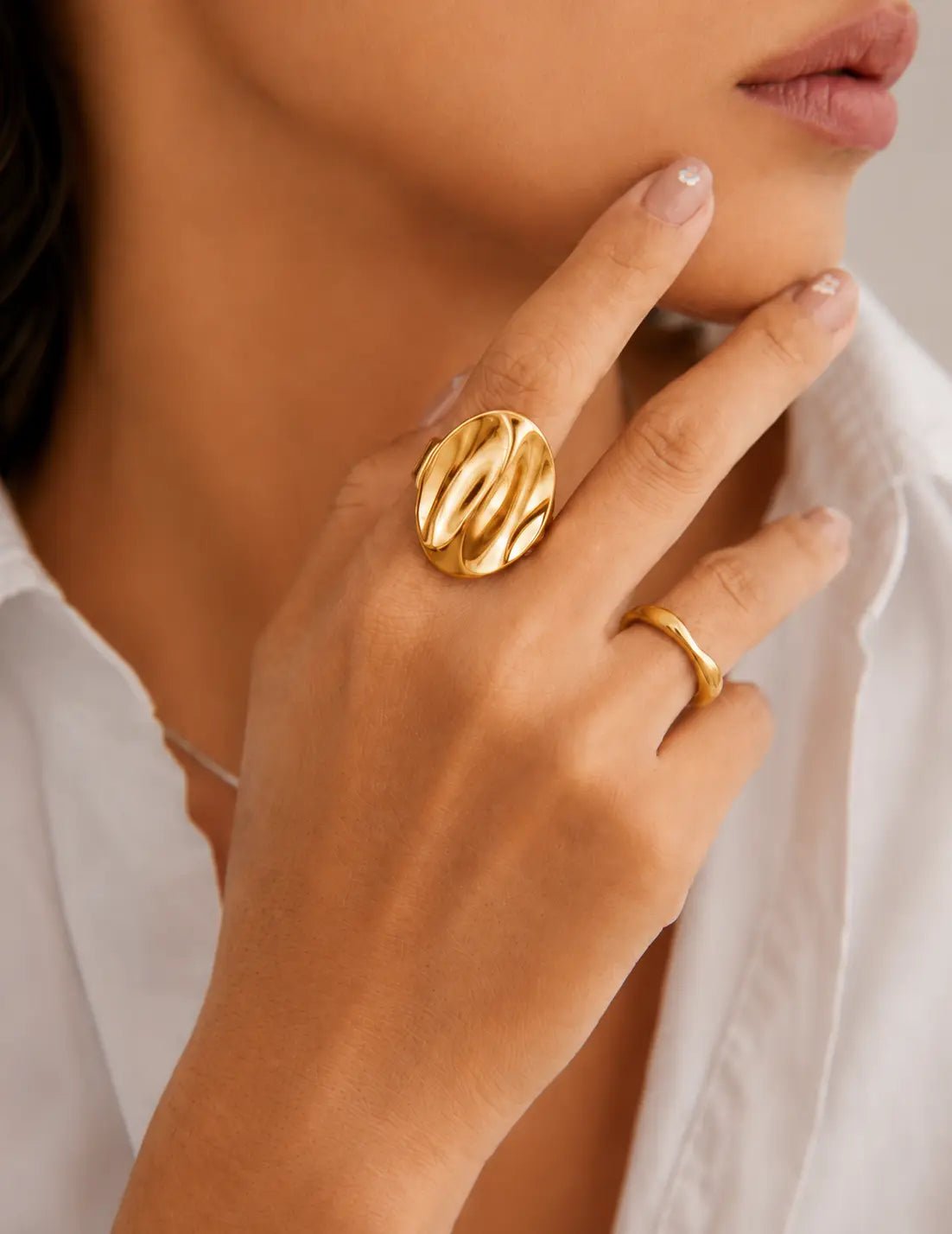 Harlesden Gold Ring - Image 3